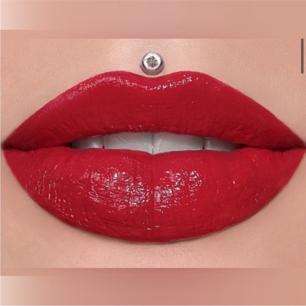 NIB Jeffree Star Cosmetics Supreme Gloss
Lip Gloss -Blood Sugar-